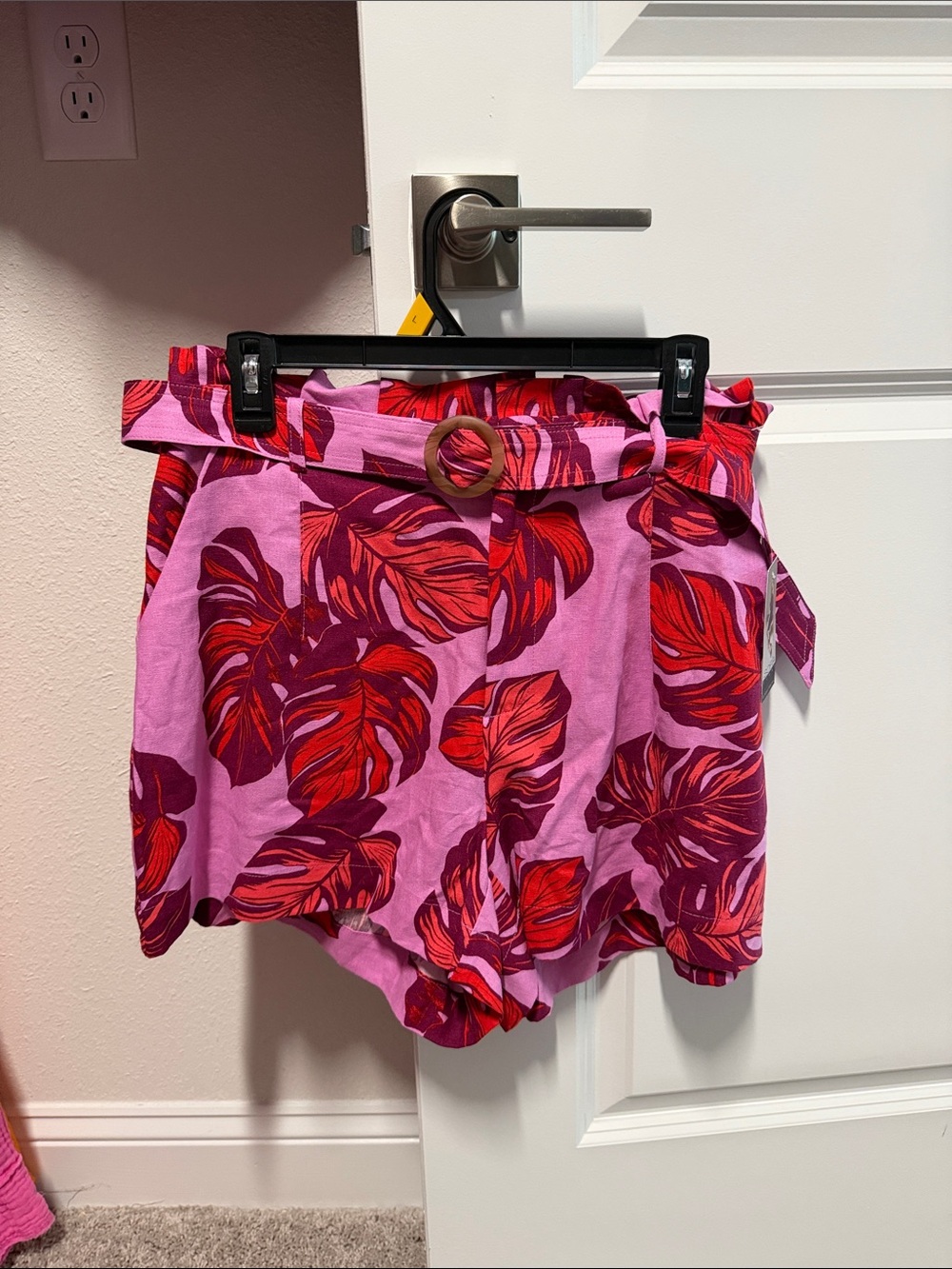 sofia by sofia vergara Pink High-Waist Tropical Leaf Paperbag Shorts